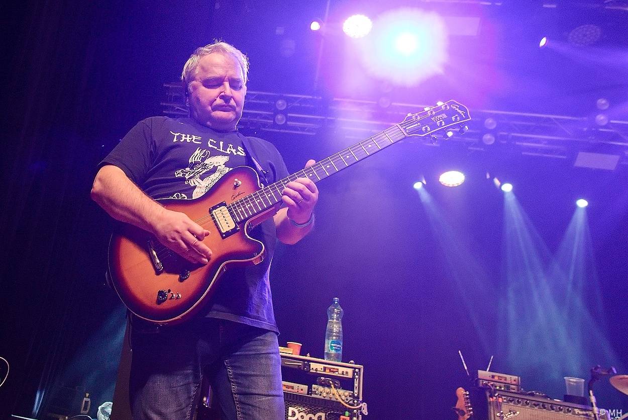 Mňága a Žďorp zahrála v Plzni, našla si tam sborové zpěvačky