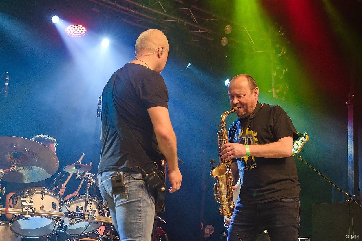 Mňága a Žďorp zahrála v Plzni, našla si tam sborové zpěvačky