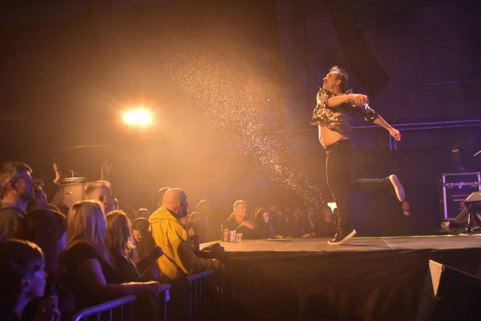 Mig 21 si do vyprodaného DEPO2015 v Plzni přivezli diskokouli, odvezli si kalhotky 