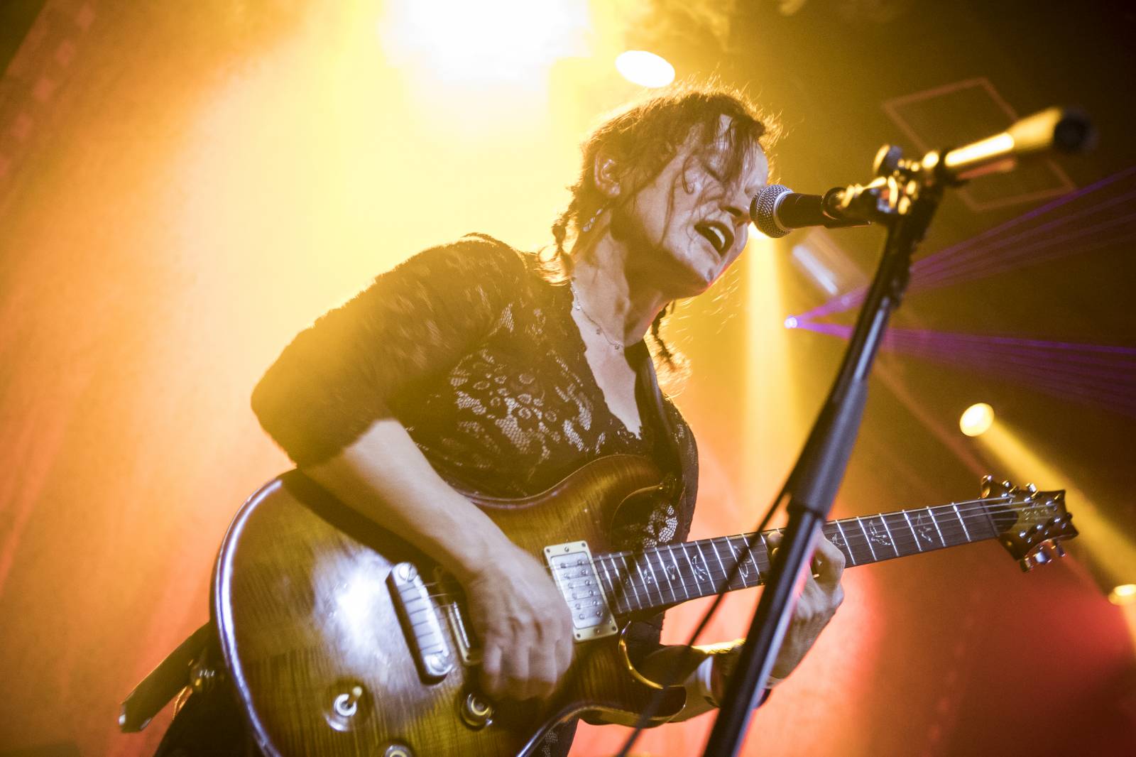 Gaia Mesiah rozvlnila klub Roxy a pokřtila nové album Vlnobytí