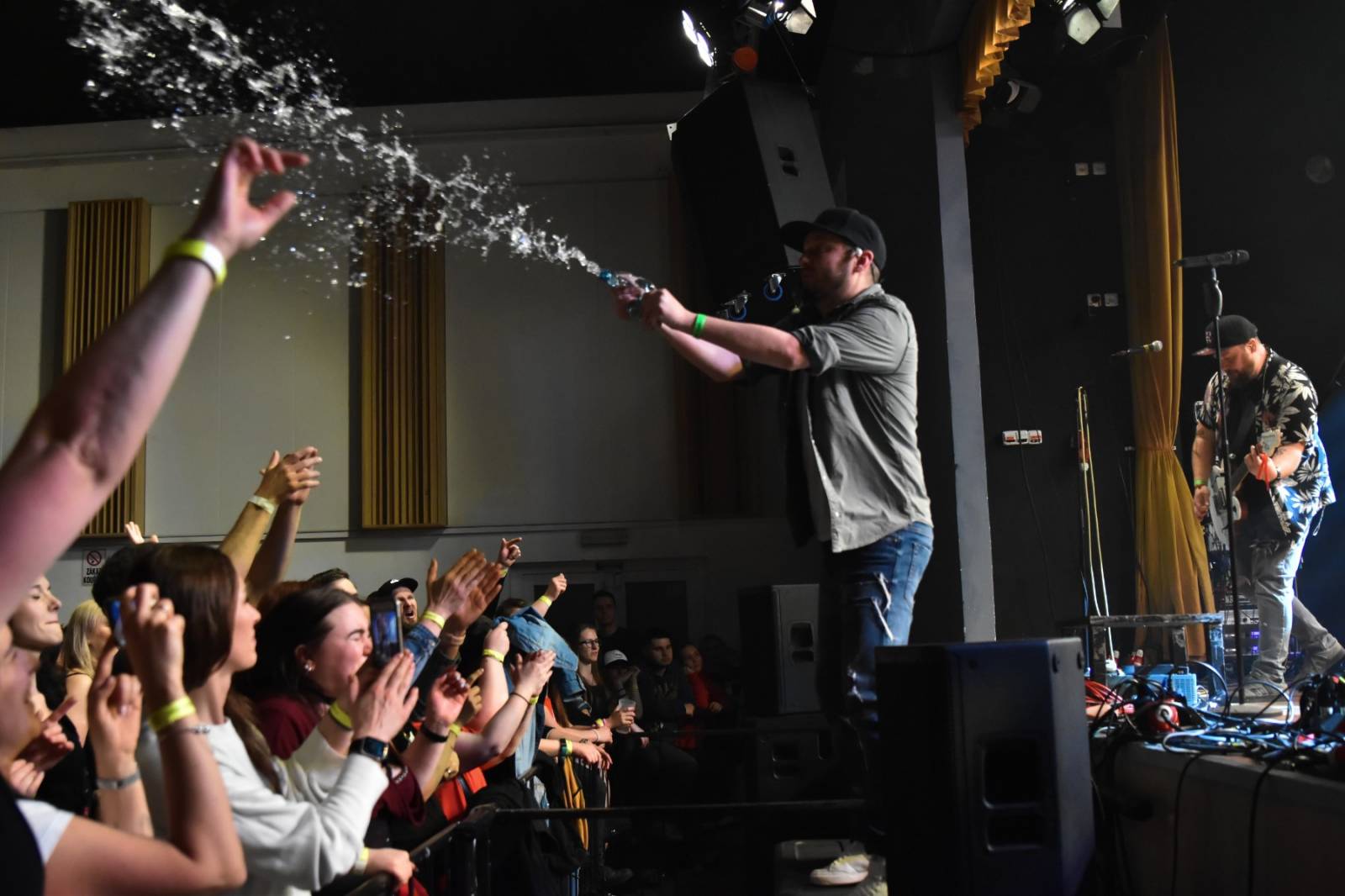 UDG zaplnili plzeňskou Šeříkovku, přivezli s sebou Pekaře s novou sestavou
