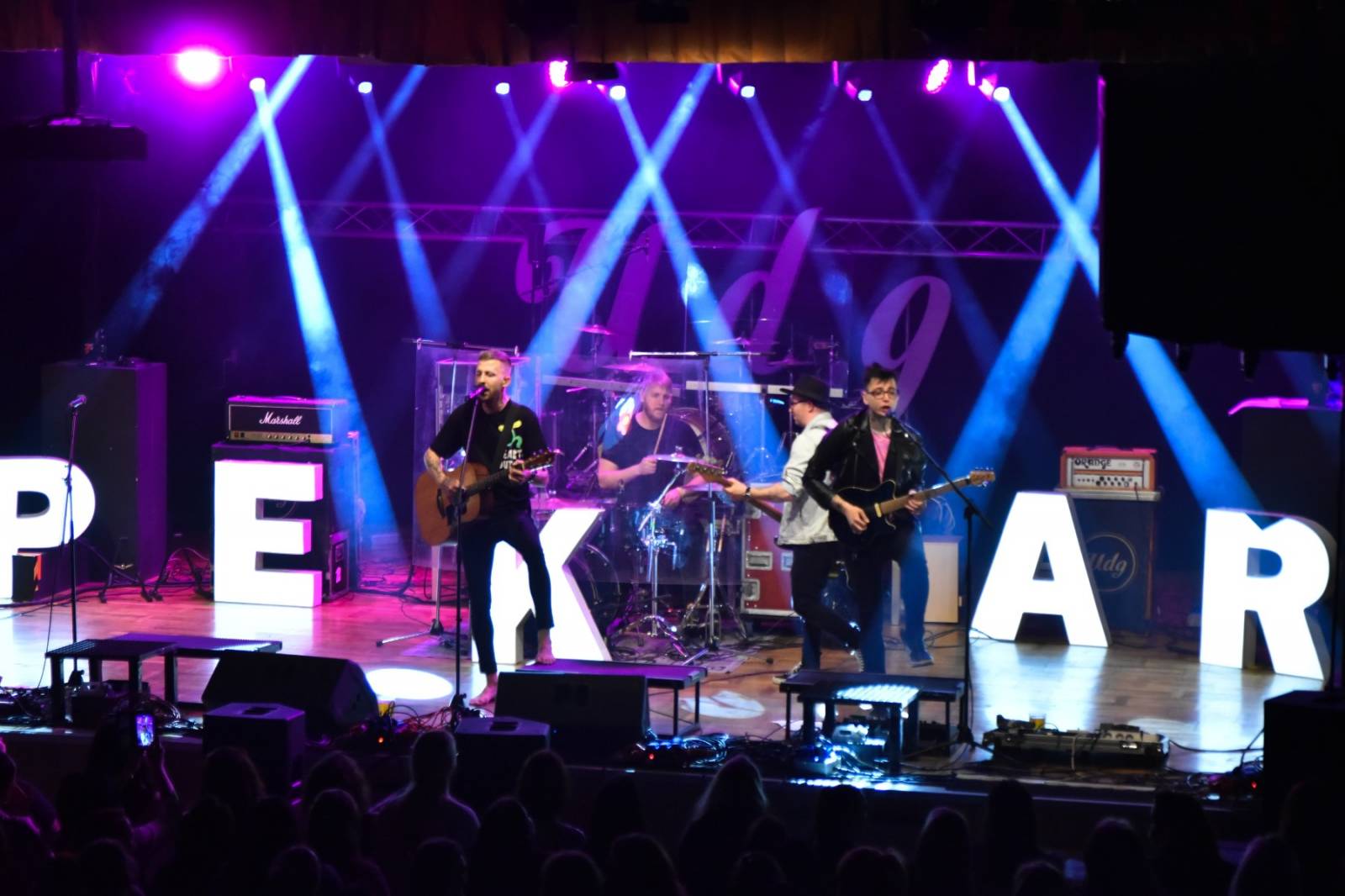 UDG zaplnili plzeňskou Šeříkovku, přivezli s sebou Pekaře s novou sestavou