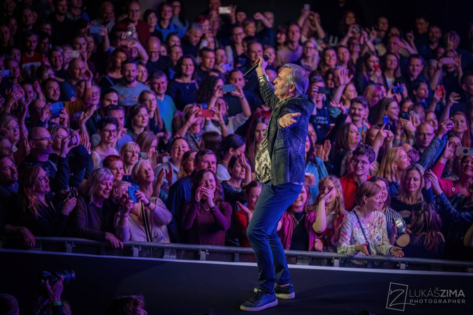 Mig 21 oslavili čtvrtstoletí vyprodaným koncertem ve Foru Karlín