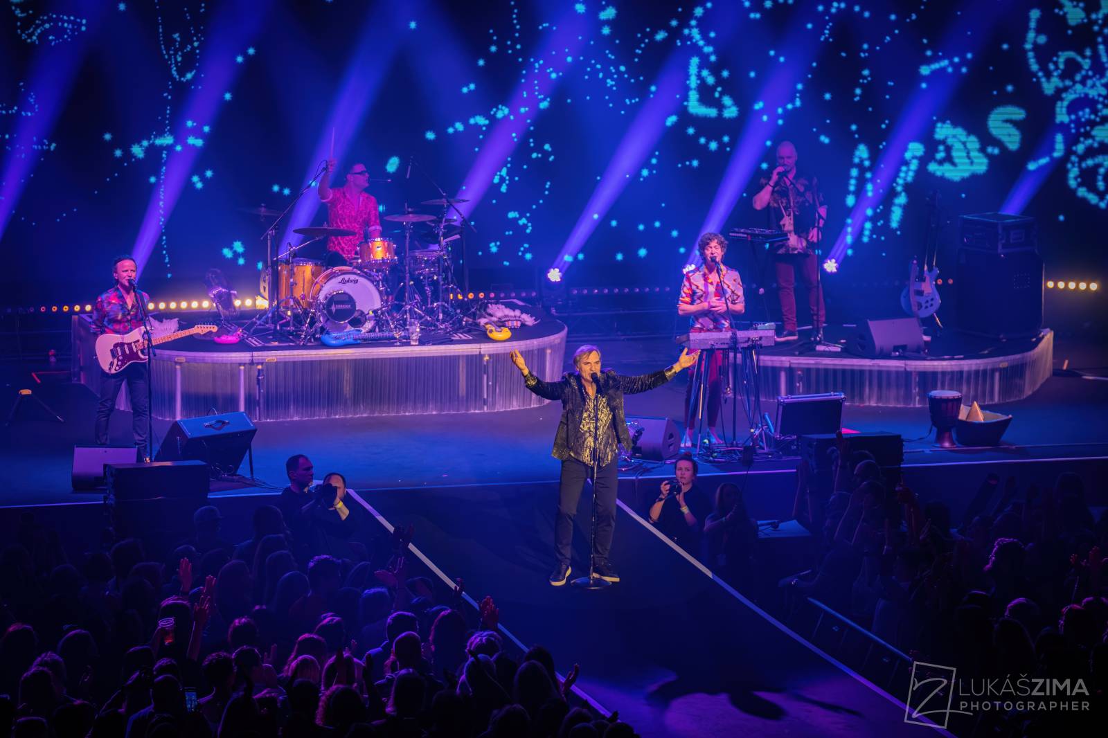 Mig 21 oslavili čtvrtstoletí vyprodaným koncertem ve Foru Karlín