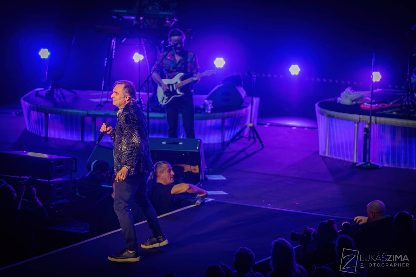 Mig 21 oslavili čtvrtstoletí vyprodaným koncertem ve Foru Karlín