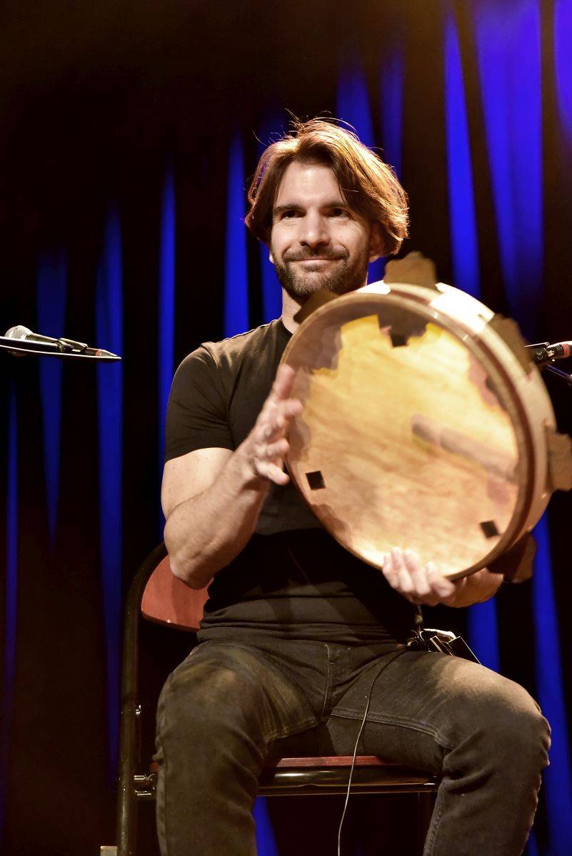 Kytarista Roberta Planta Justin Adams zahrál v pražském Paláci Akropolis