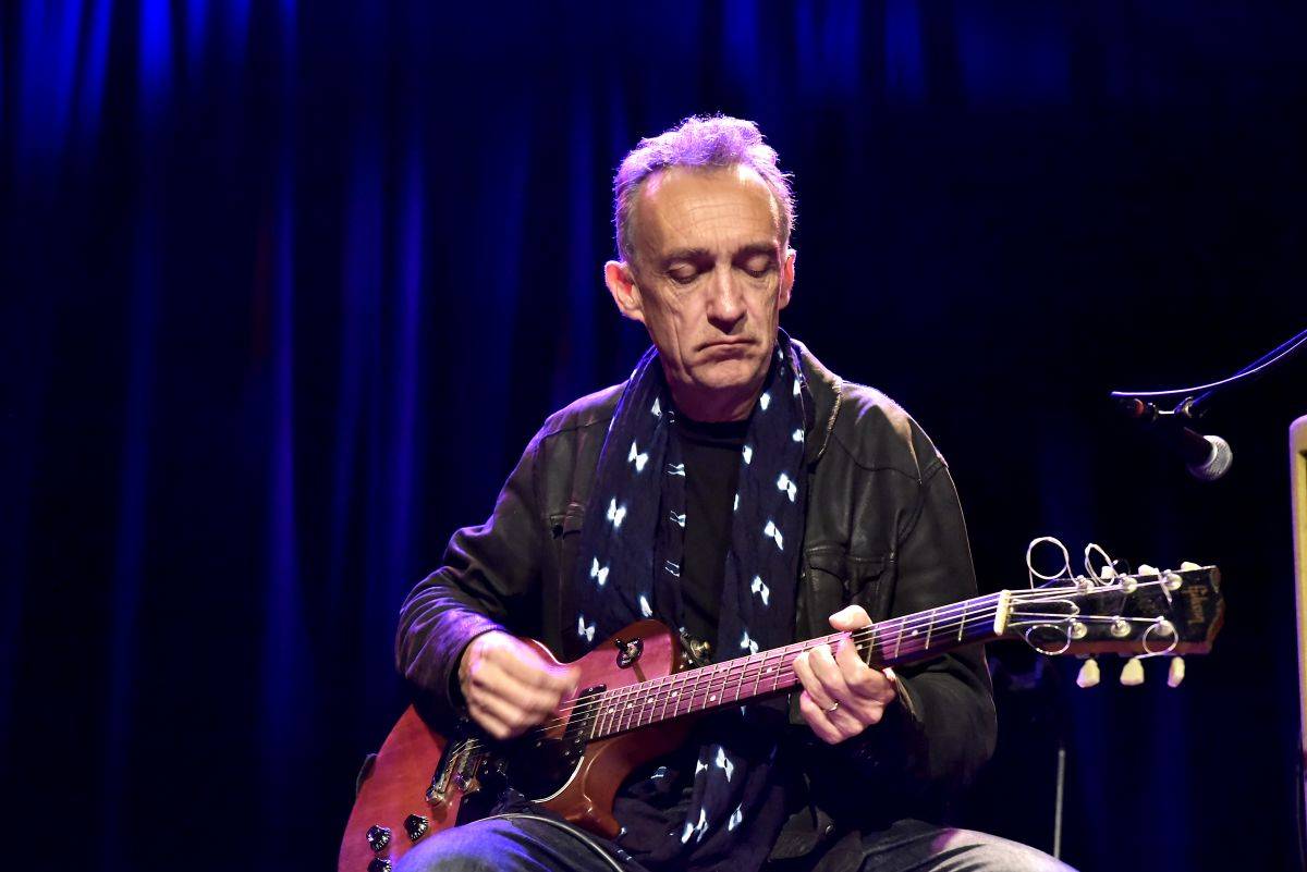 Kytarista Roberta Planta Justin Adams zahrál v pražském Paláci