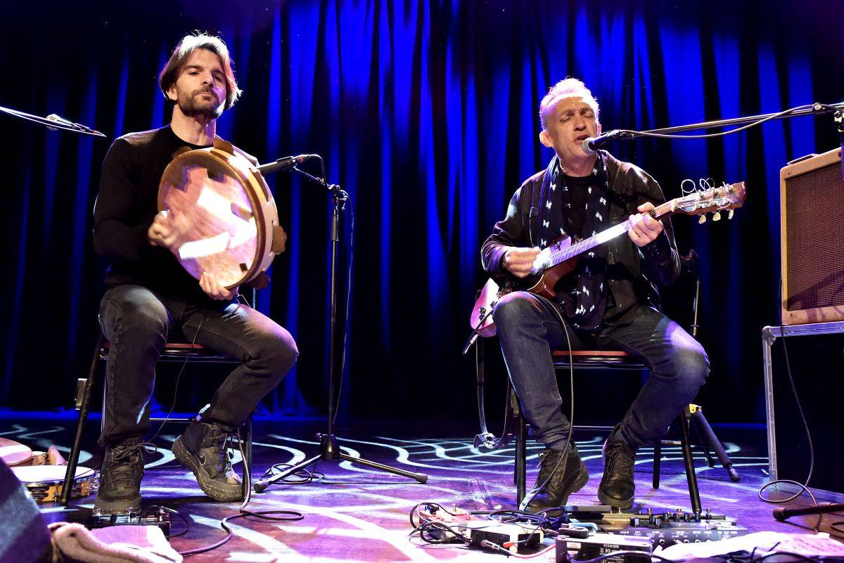 Kytarista Roberta Planta Justin Adams zahrál v pražském Paláci Akropolis