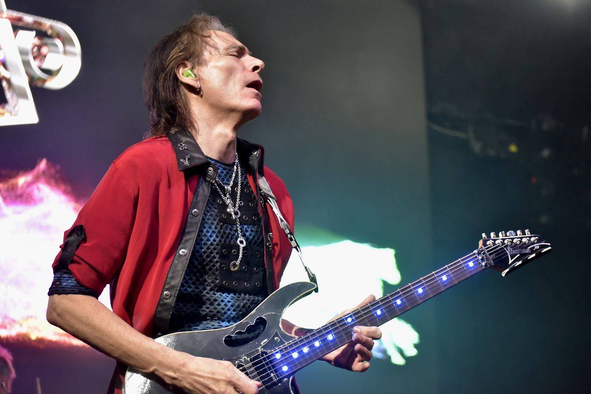 Steve Vai řádil ve vyprodaném Lucerna Music Baru