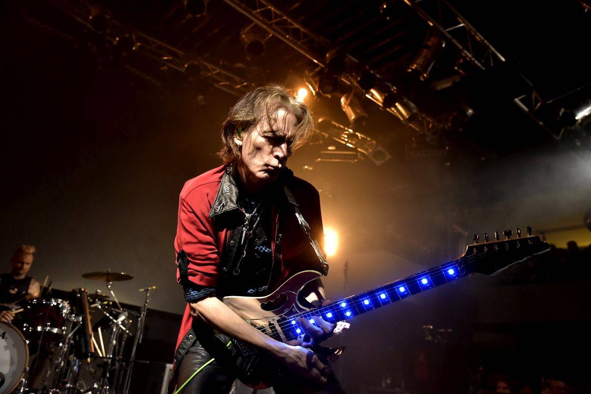 Steve Vai řádil ve vyprodaném Lucerna Music Baru