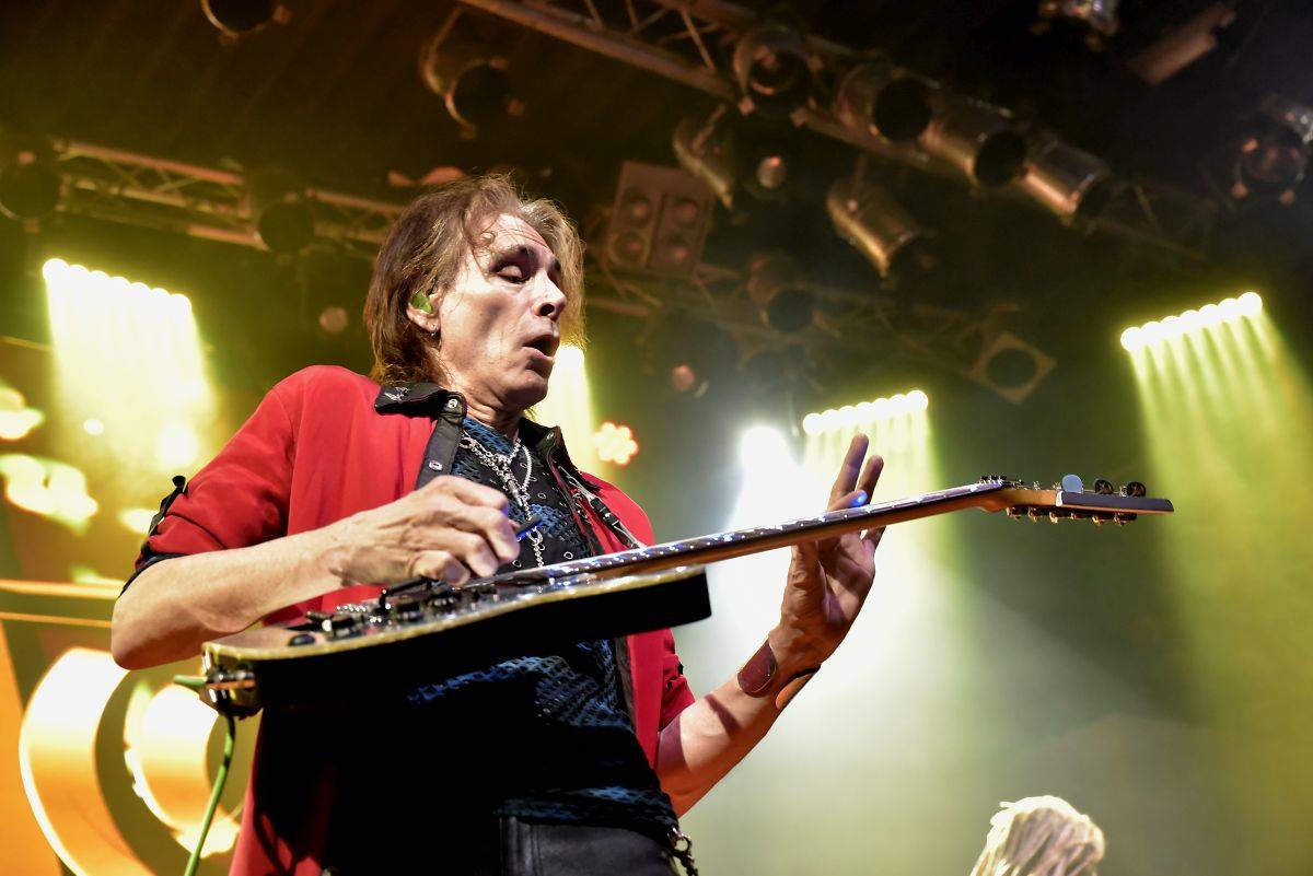 Steve Vai řádil ve vyprodaném Lucerna Music Baru