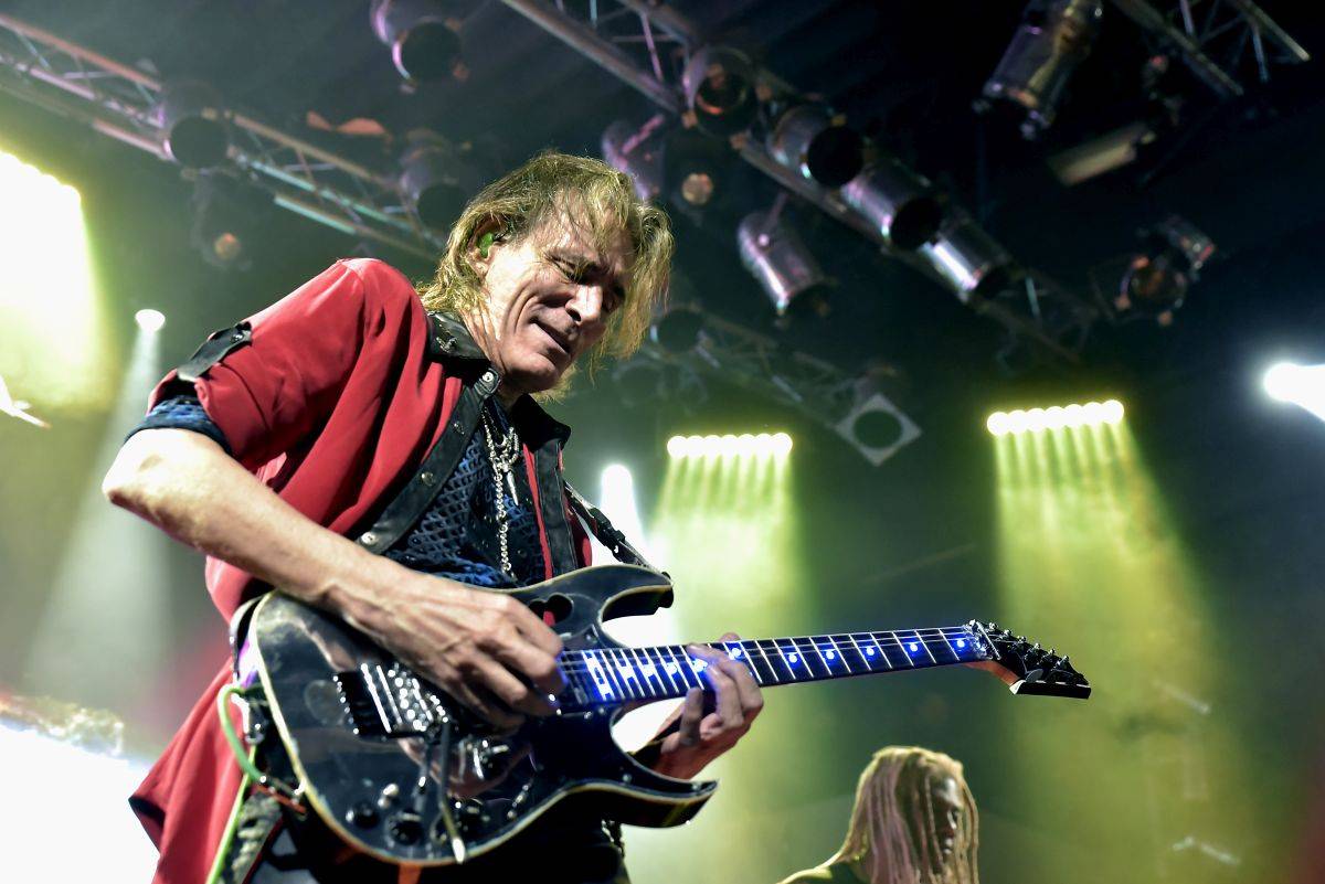 Steve Vai řádil ve vyprodaném Lucerna Music Baru