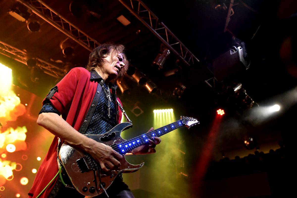 Steve Vai řádil ve vyprodaném Lucerna Music Baru
