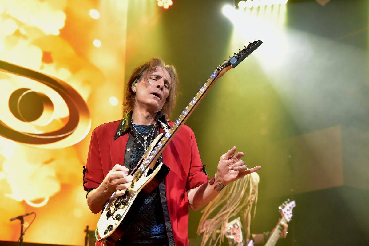 Steve Vai řádil ve vyprodaném Lucerna Music Baru