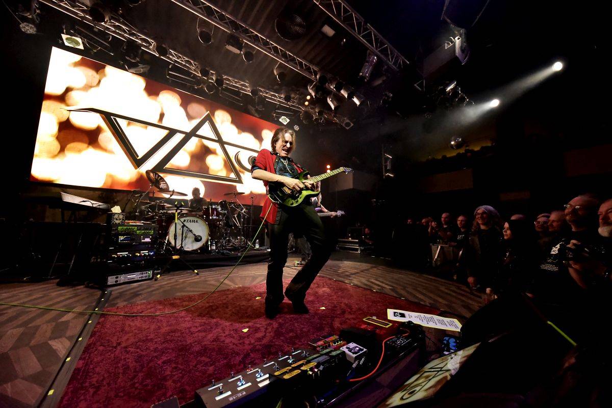 Steve Vai řádil ve vyprodaném Lucerna Music Baru