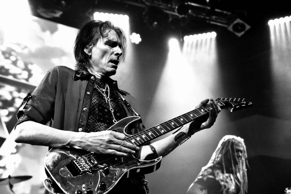Steve Vai řádil ve vyprodaném Lucerna Music Baru