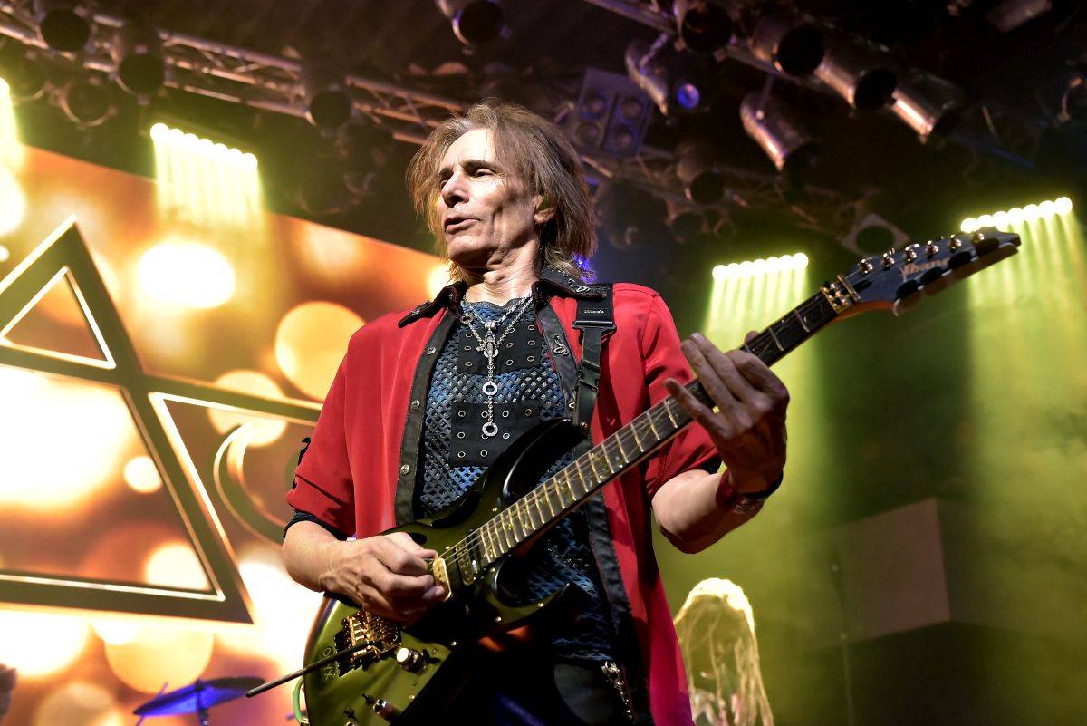 Steve Vai řádil ve vyprodaném Lucerna Music Baru