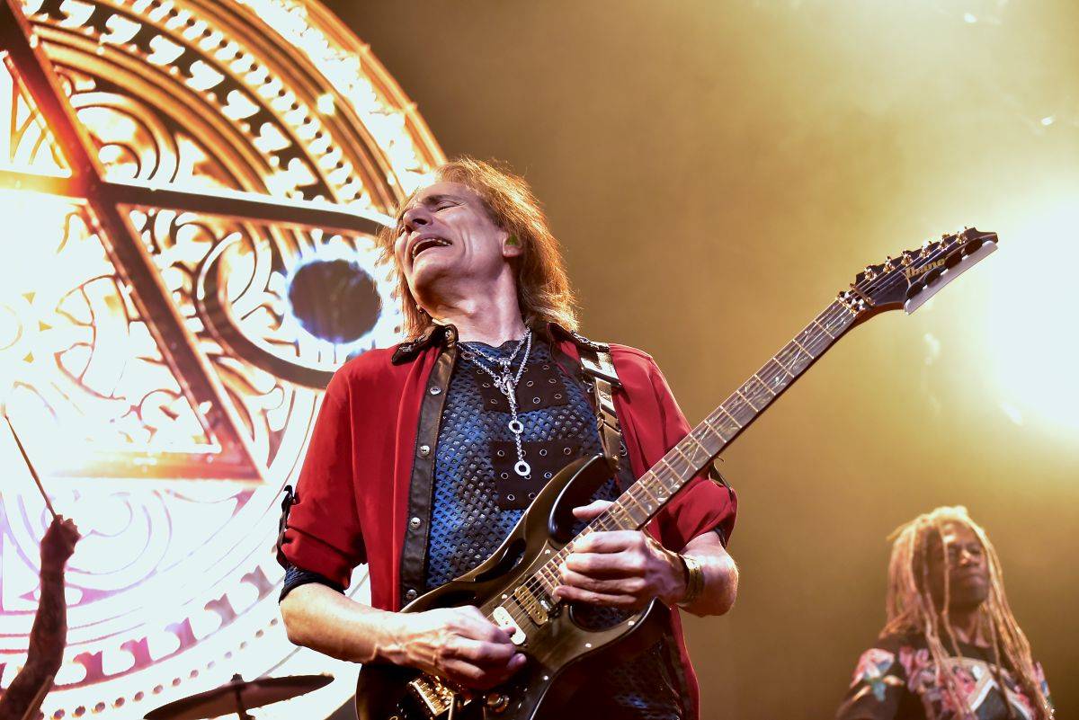 Steve Vai řádil ve vyprodaném Lucerna Music Baru