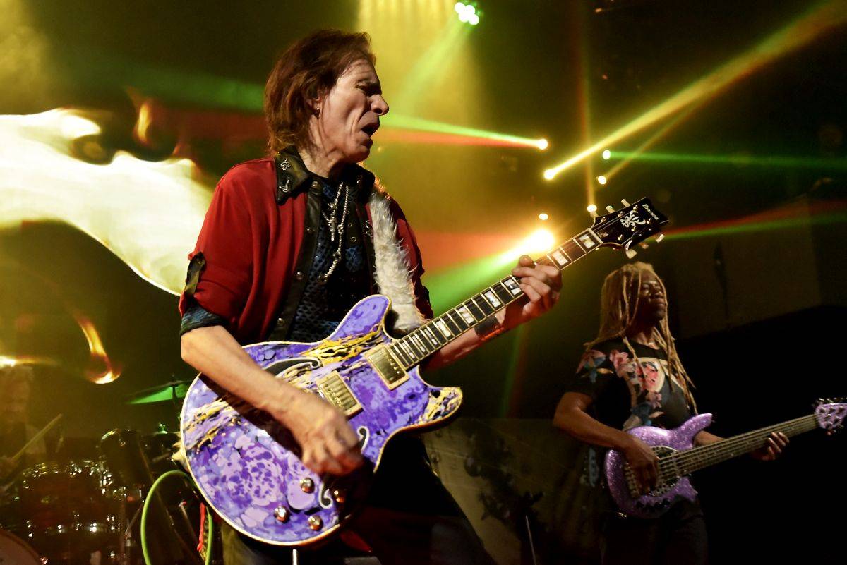 Steve Vai řádil ve vyprodaném Lucerna Music Baru