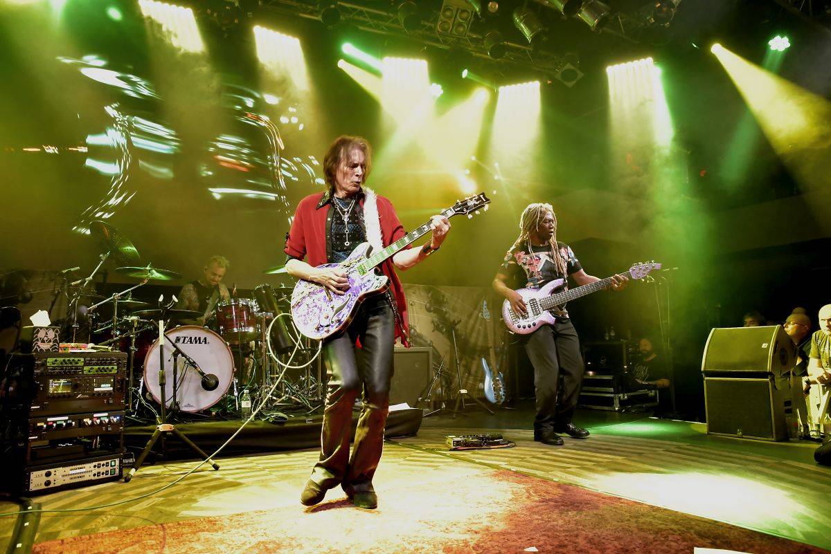 Steve Vai řádil ve vyprodaném Lucerna Music Baru