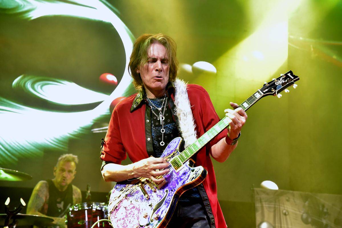 Steve Vai řádil ve vyprodaném Lucerna Music Baru