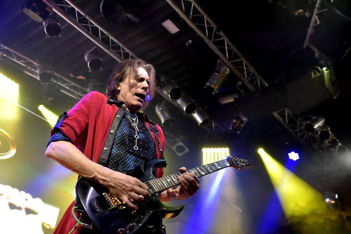 Steve Vai řádil ve vyprodaném Lucerna Music Baru