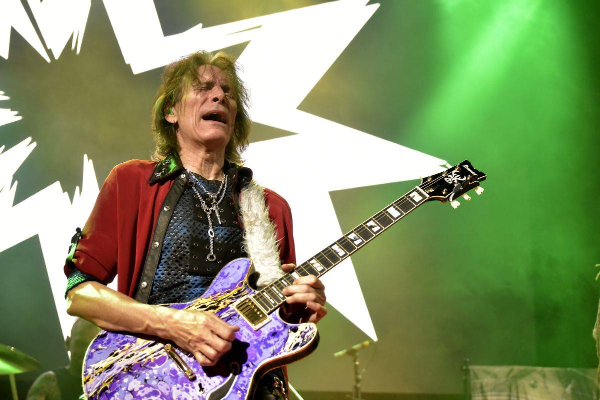 Steve Vai řádil ve vyprodaném Lucerna Music Baru