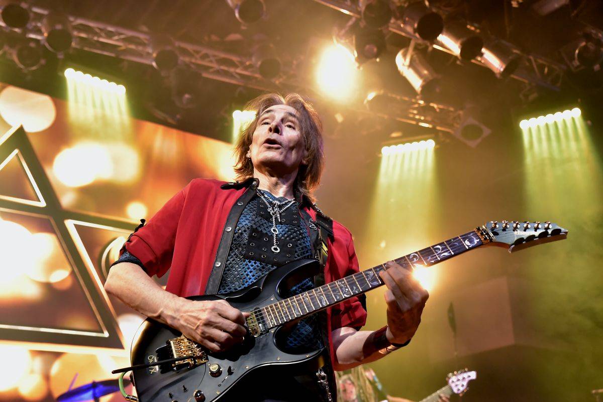 Steve Vai řádil ve vyprodaném Lucerna Music Baru