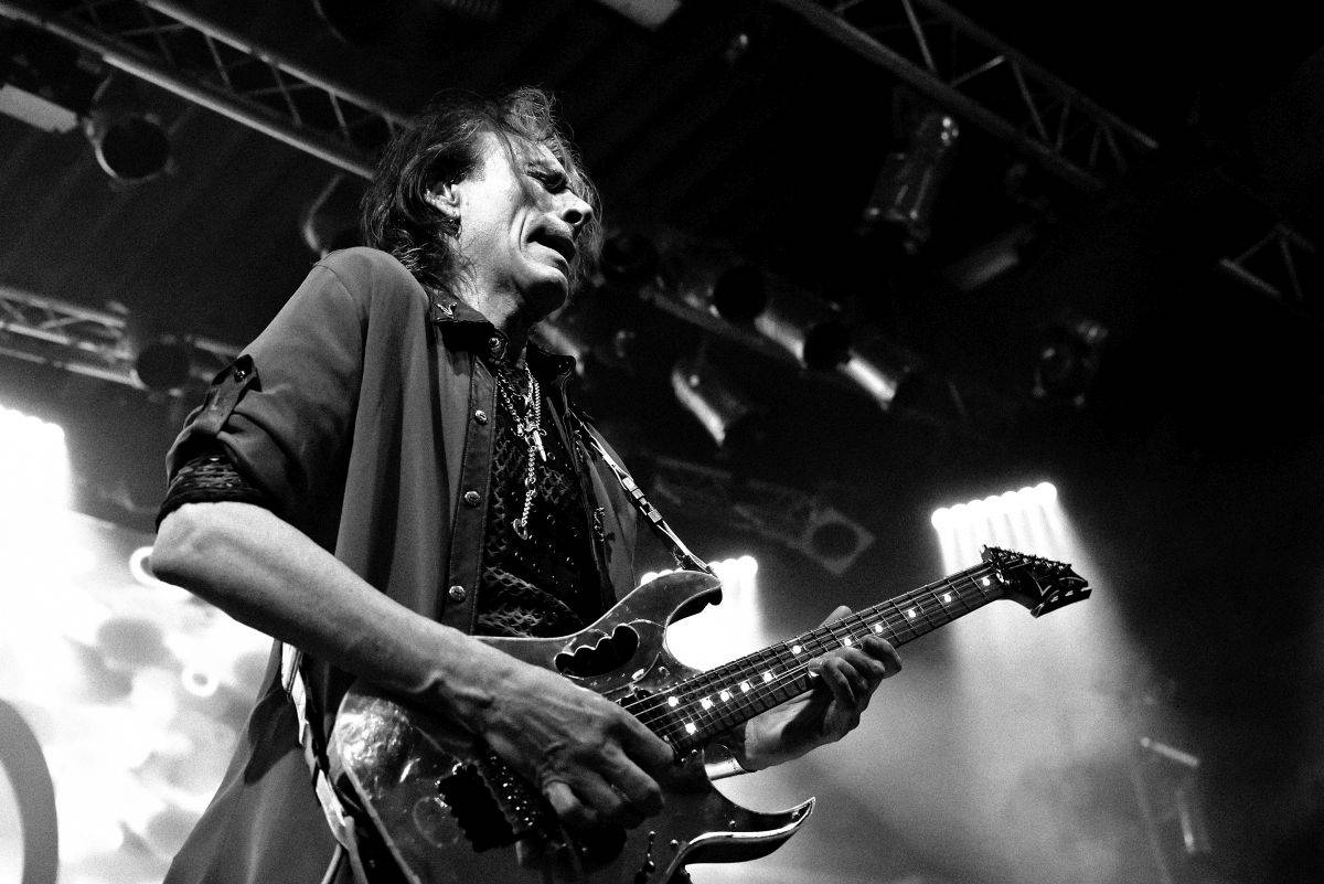 Steve Vai řádil ve vyprodaném Lucerna Music Baru