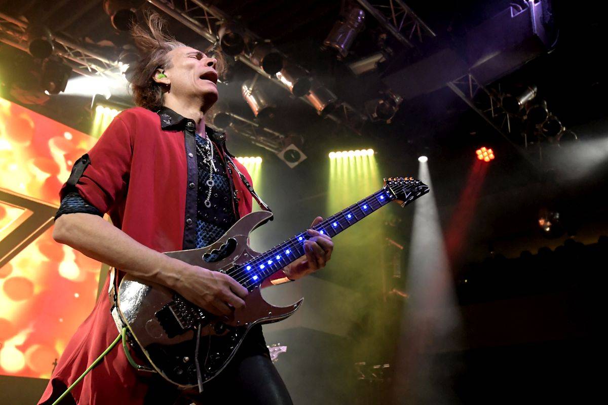 Steve Vai řádil ve vyprodaném Lucerna Music Baru