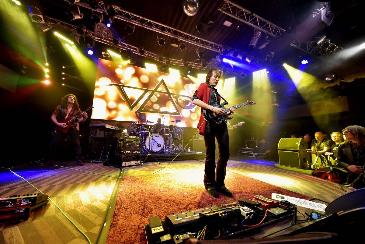 Steve Vai řádil ve vyprodaném Lucerna Music Baru