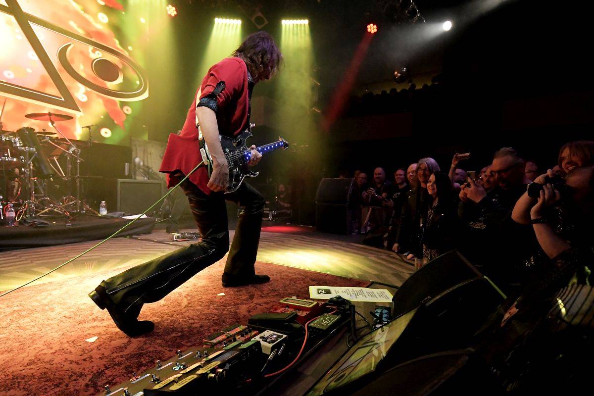 Steve Vai řádil ve vyprodaném Lucerna Music Baru