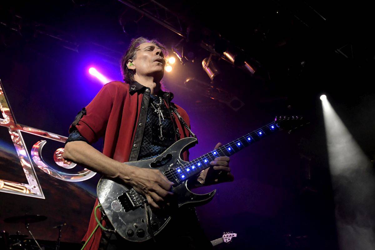 Steve Vai řádil ve vyprodaném Lucerna Music Baru