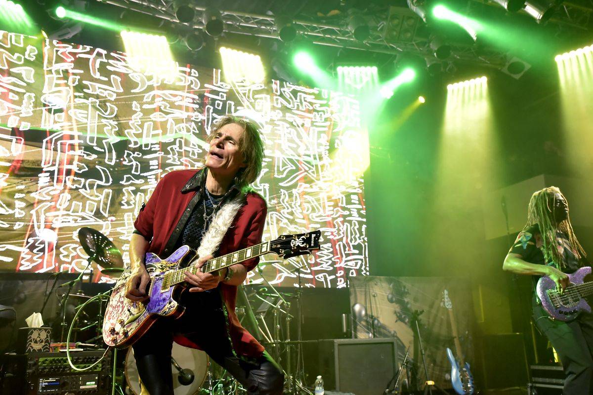 Steve Vai řádil ve vyprodaném Lucerna Music Baru