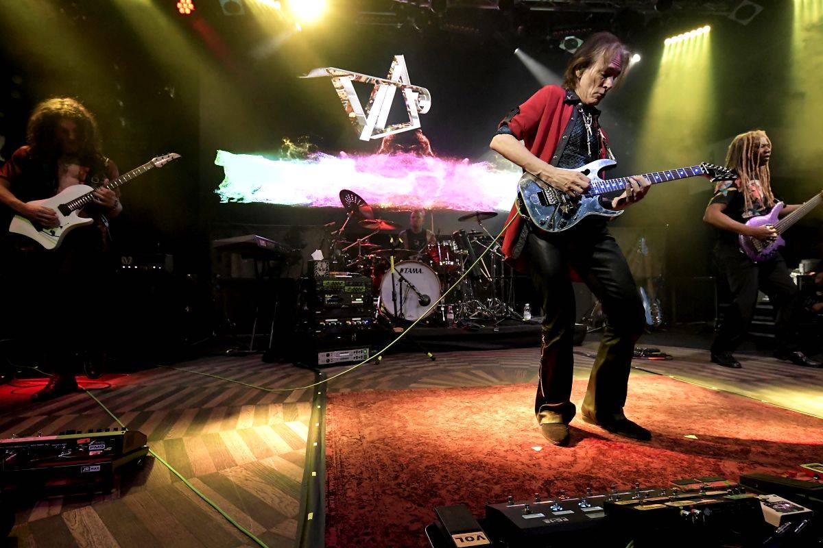 Steve Vai řádil ve vyprodaném Lucerna Music Baru