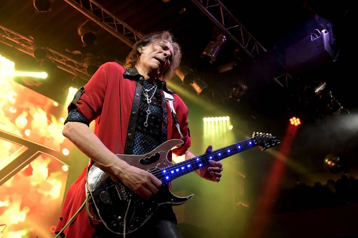 Steve Vai řádil ve vyprodaném Lucerna Music Baru