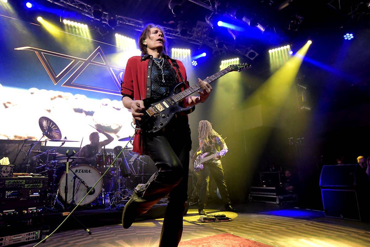 Steve Vai řádil ve vyprodaném Lucerna Music Baru