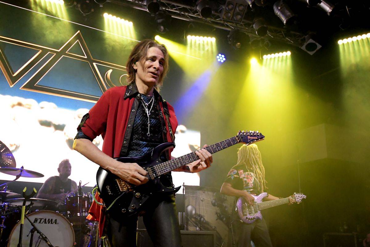 Steve Vai řádil ve vyprodaném Lucerna Music Baru