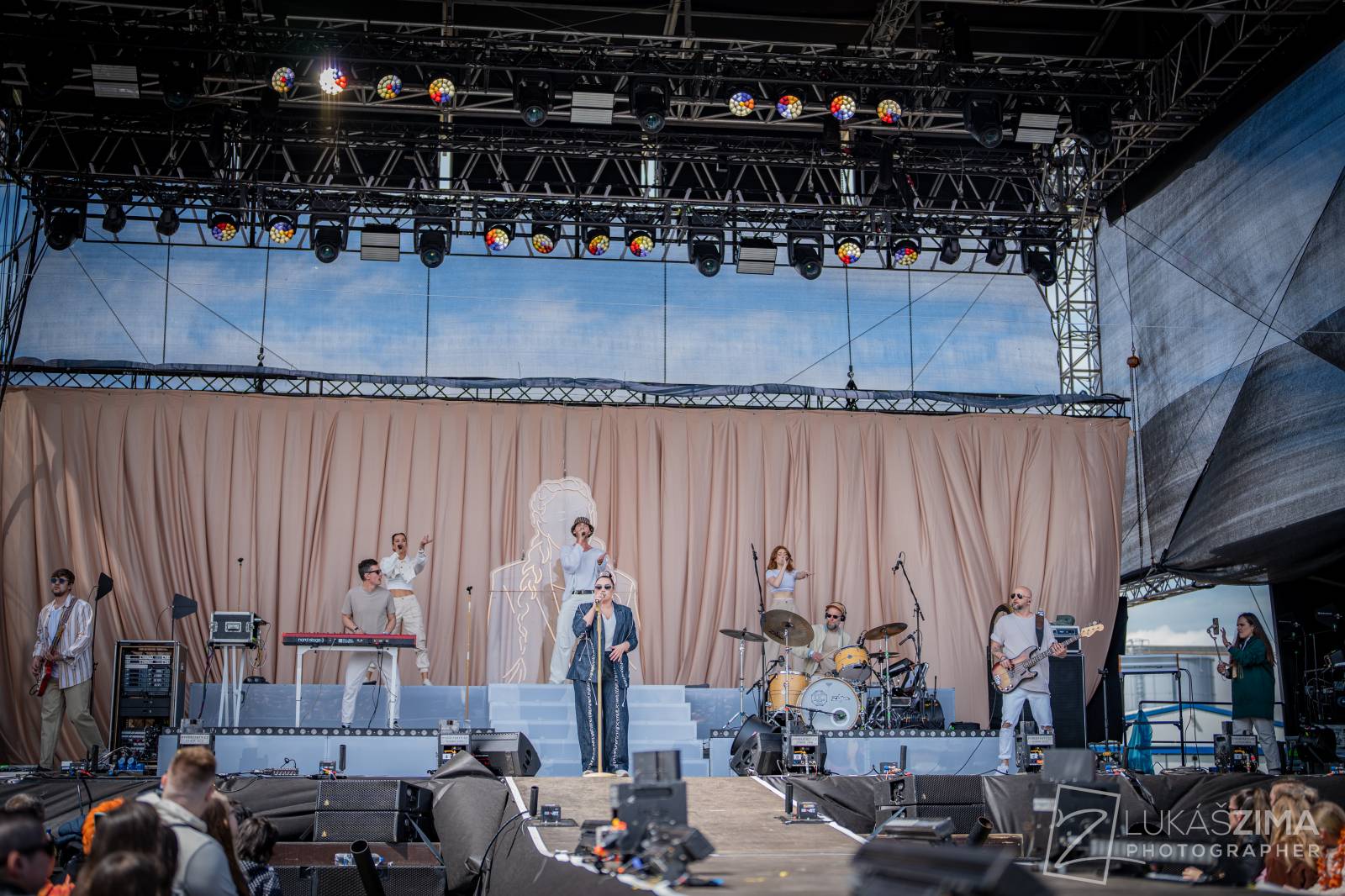 Pražský Majáles měl našlapaný program. Vystoupili Ewa Farna, Jelen, Sofian Medjmedj i Rybičky 48