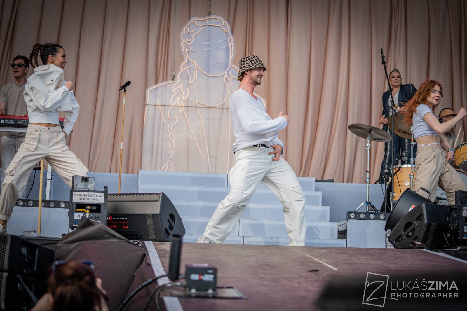 Pražský Majáles měl našlapaný program. Vystoupili Ewa Farna, Jelen, Sofian Medjmedj i Rybičky 48