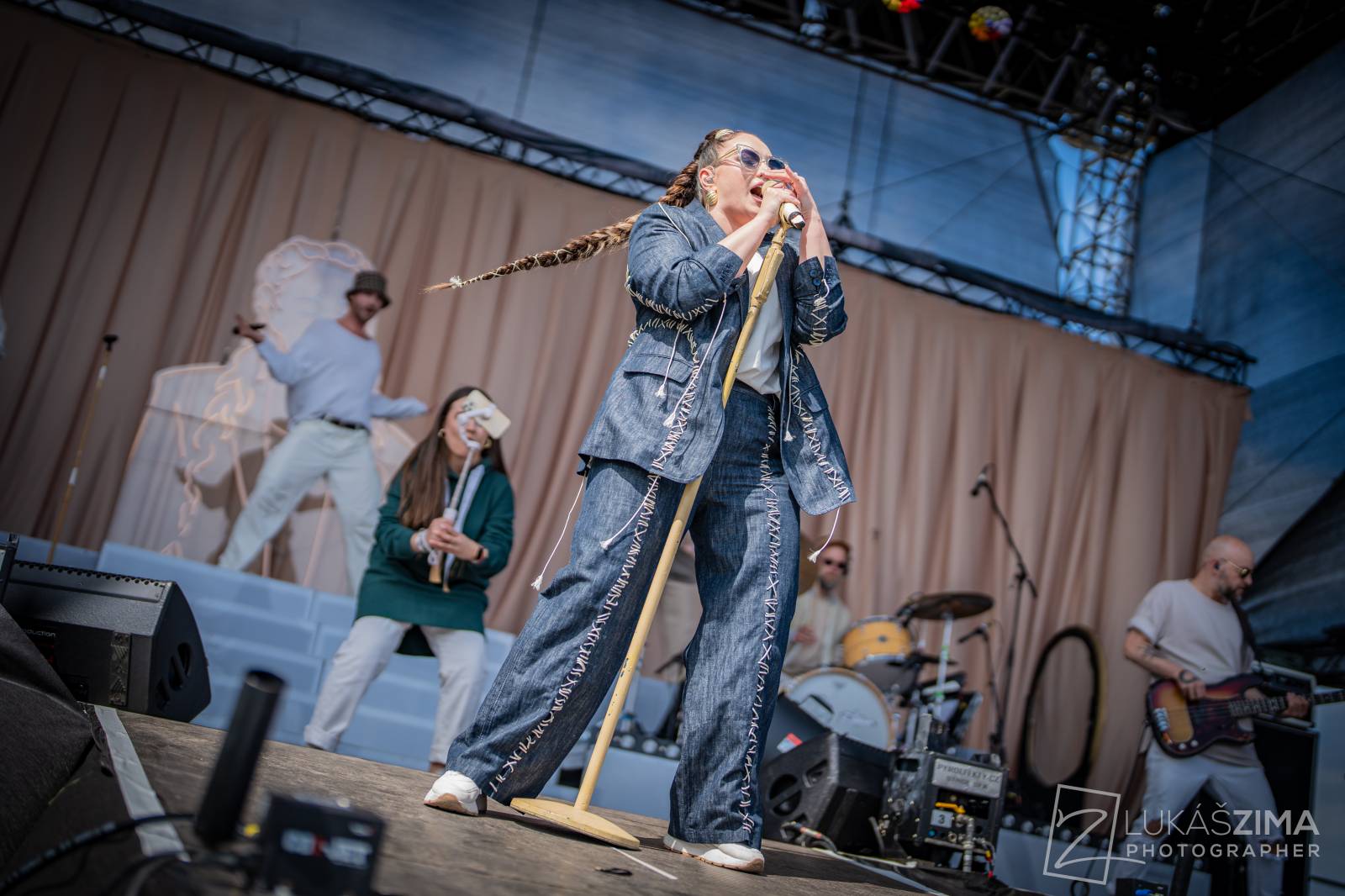 Pražský Majáles měl našlapaný program. Vystoupili Ewa Farna, Jelen, Sofian Medjmedj i Rybičky 48