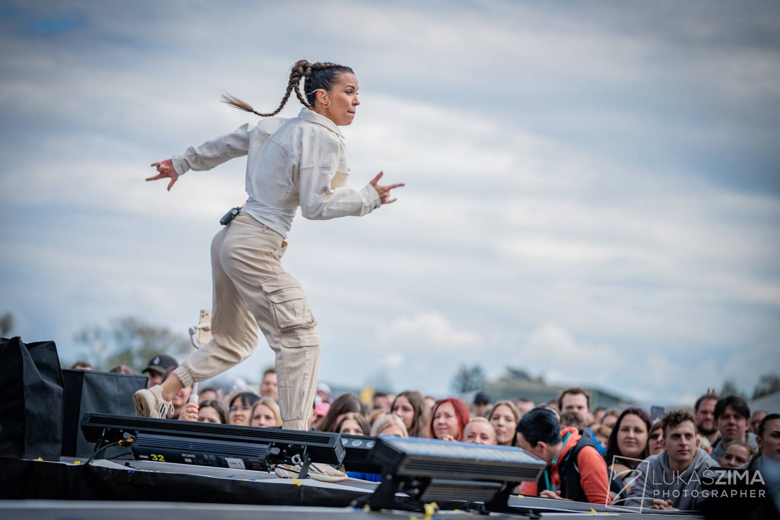 Pražský Majáles měl našlapaný program. Vystoupili Ewa Farna, Jelen, Sofian Medjmedj i Rybičky 48