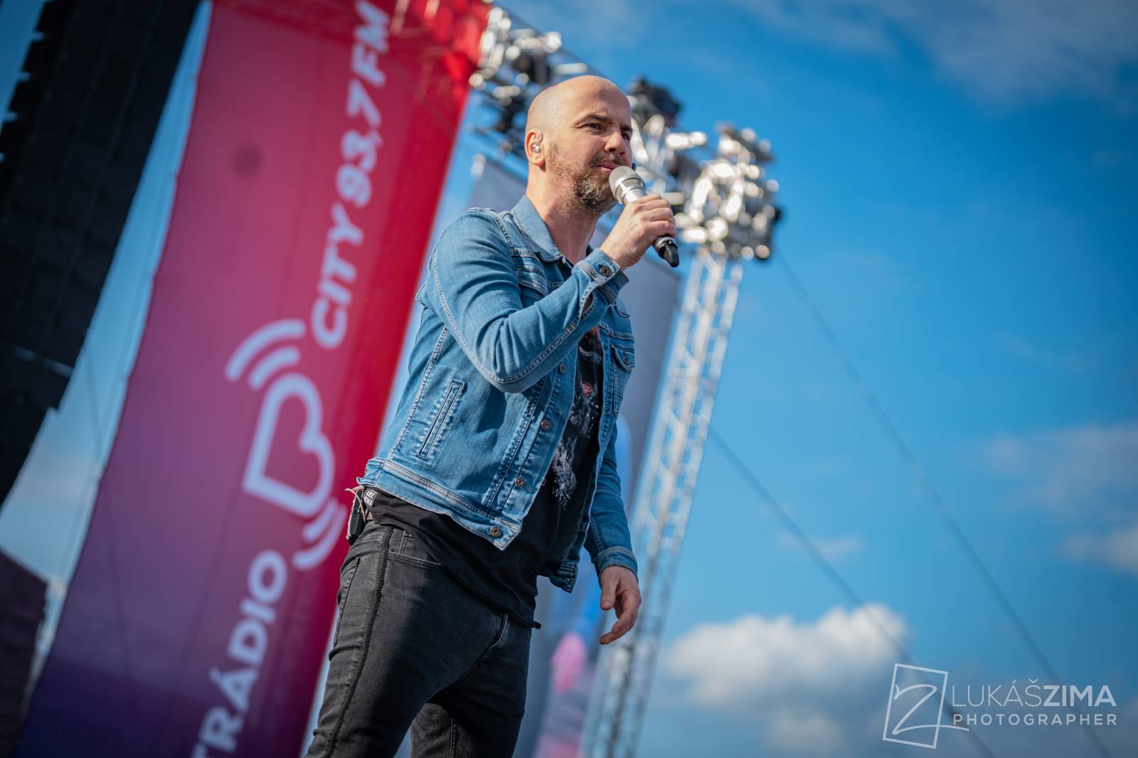 Pražský Majáles měl našlapaný program. Vystoupili Ewa Farna, Jelen, Sofian Medjmedj i Rybičky 48