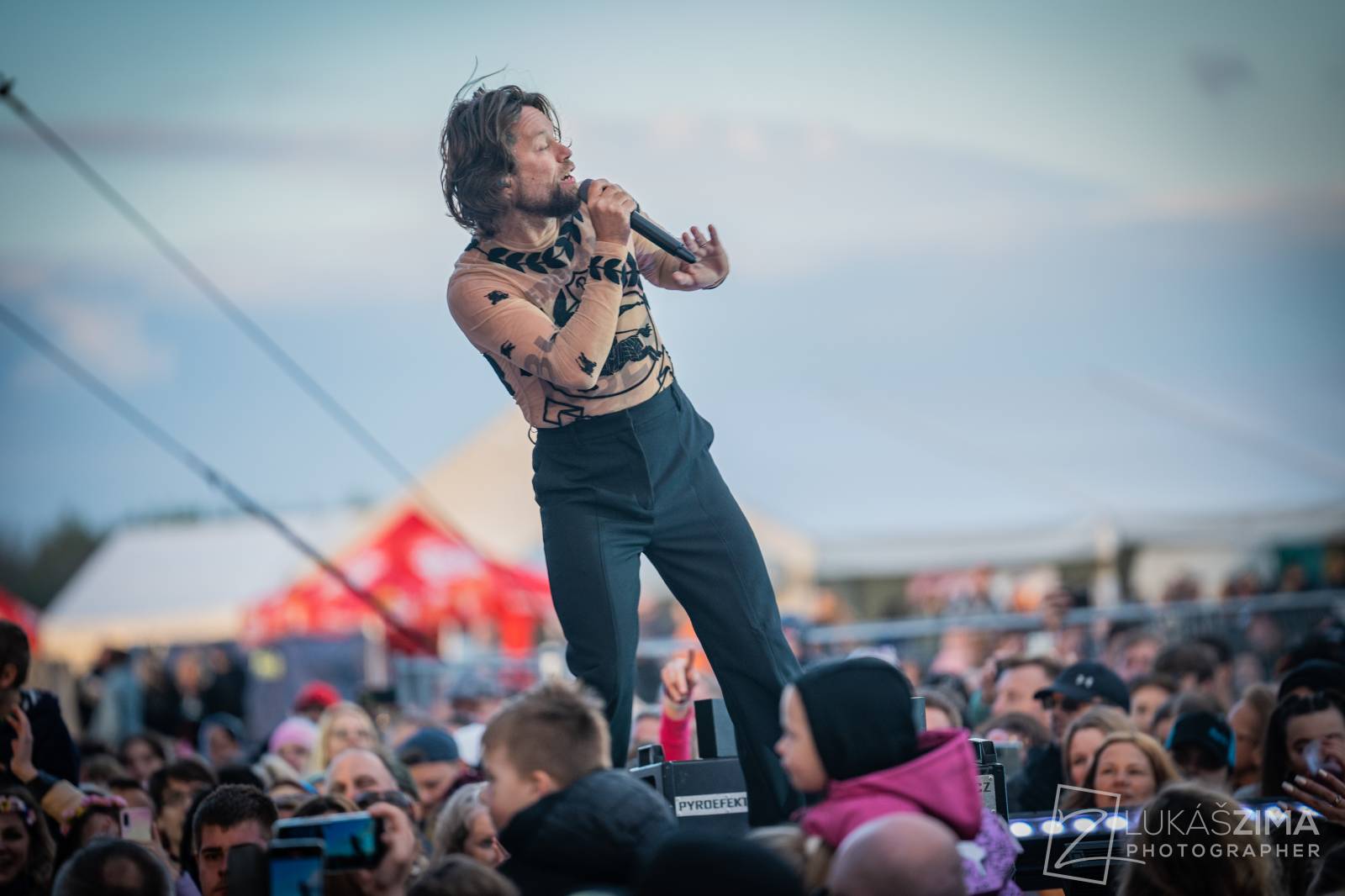 Pražský Majáles měl našlapaný program. Vystoupili Ewa Farna, Jelen, Sofian Medjmedj i Rybičky 48