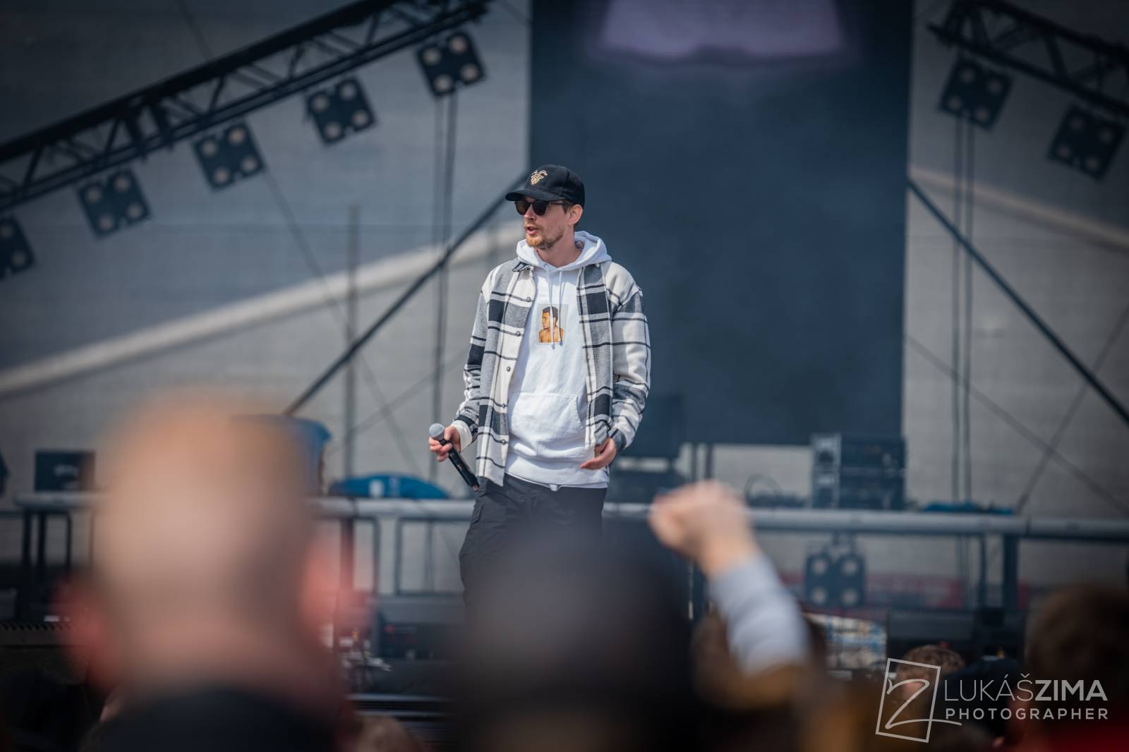 Rapová stage na Pražském Majálesu patřila Calinovi, Steinovi27 i Yzomandiasovi s Nik Tendem