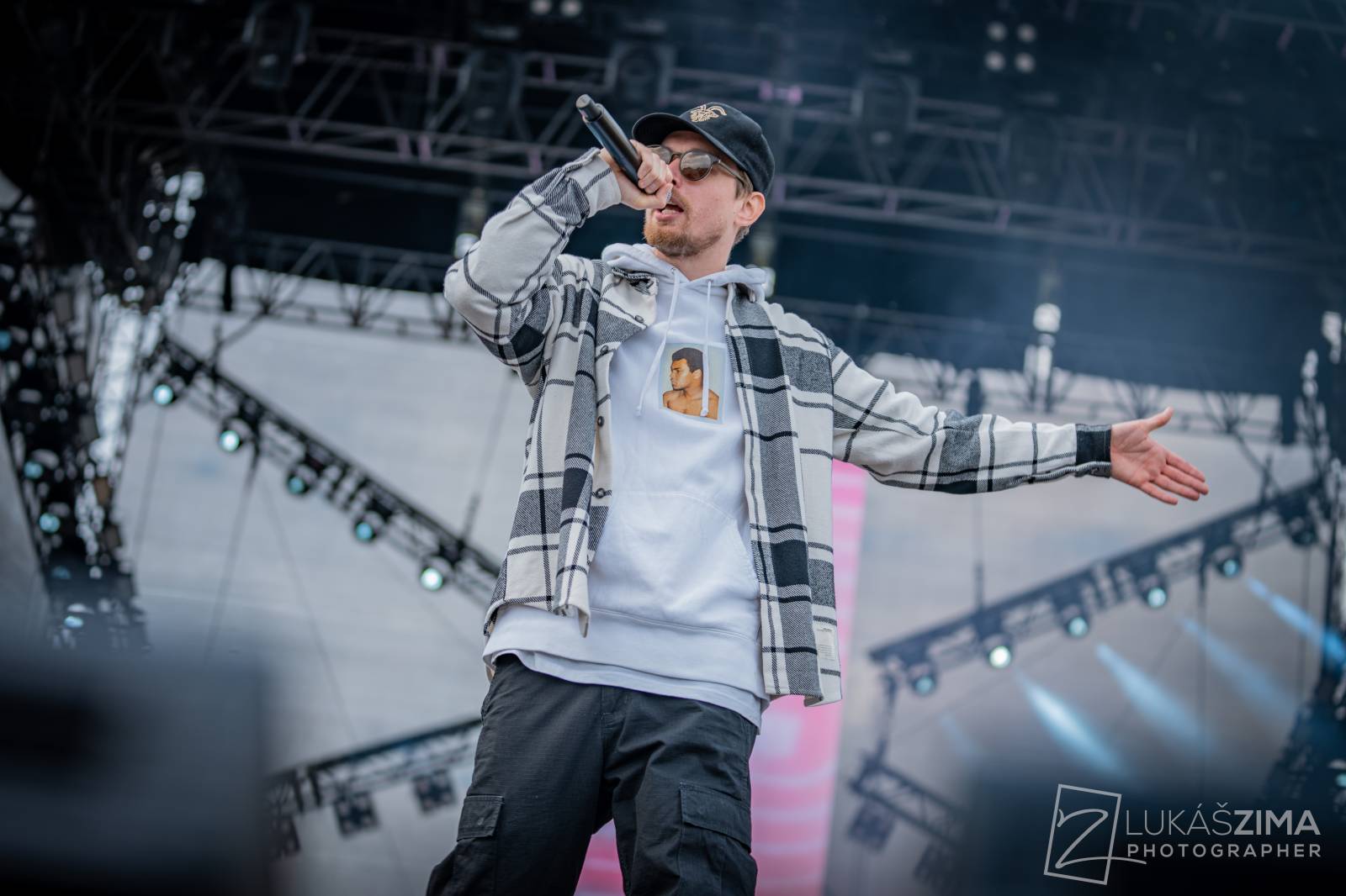 Rapová stage na Pražském Majálesu patřila Calinovi, Steinovi27 i Yzomandiasovi s Nik Tendem