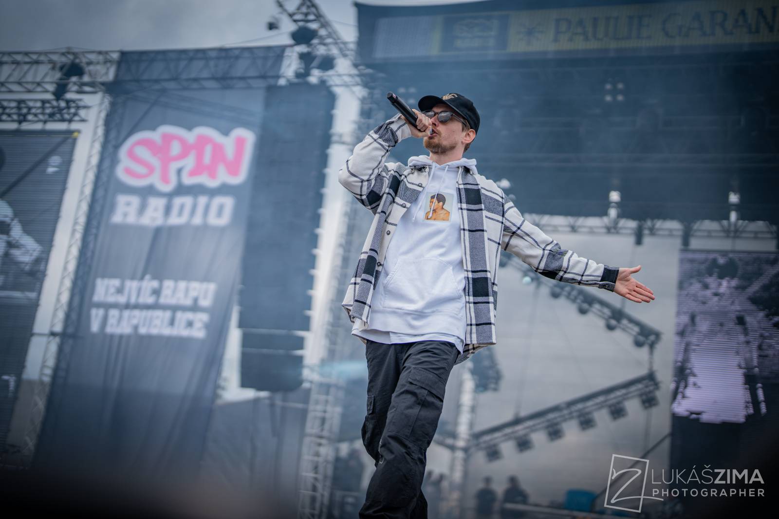 Rapová stage na Pražském Majálesu patřila Calinovi, Steinovi27 i Yzomandiasovi s Nik Tendem