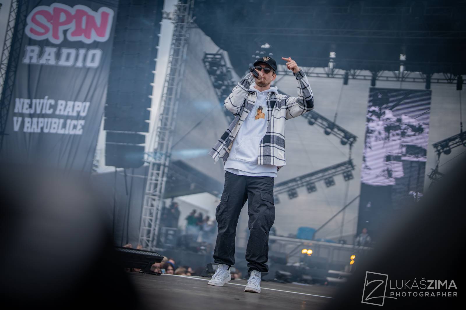 Rapová stage na Pražském Majálesu patřila Calinovi, Steinovi27 i Yzomandiasovi s Nik Tendem