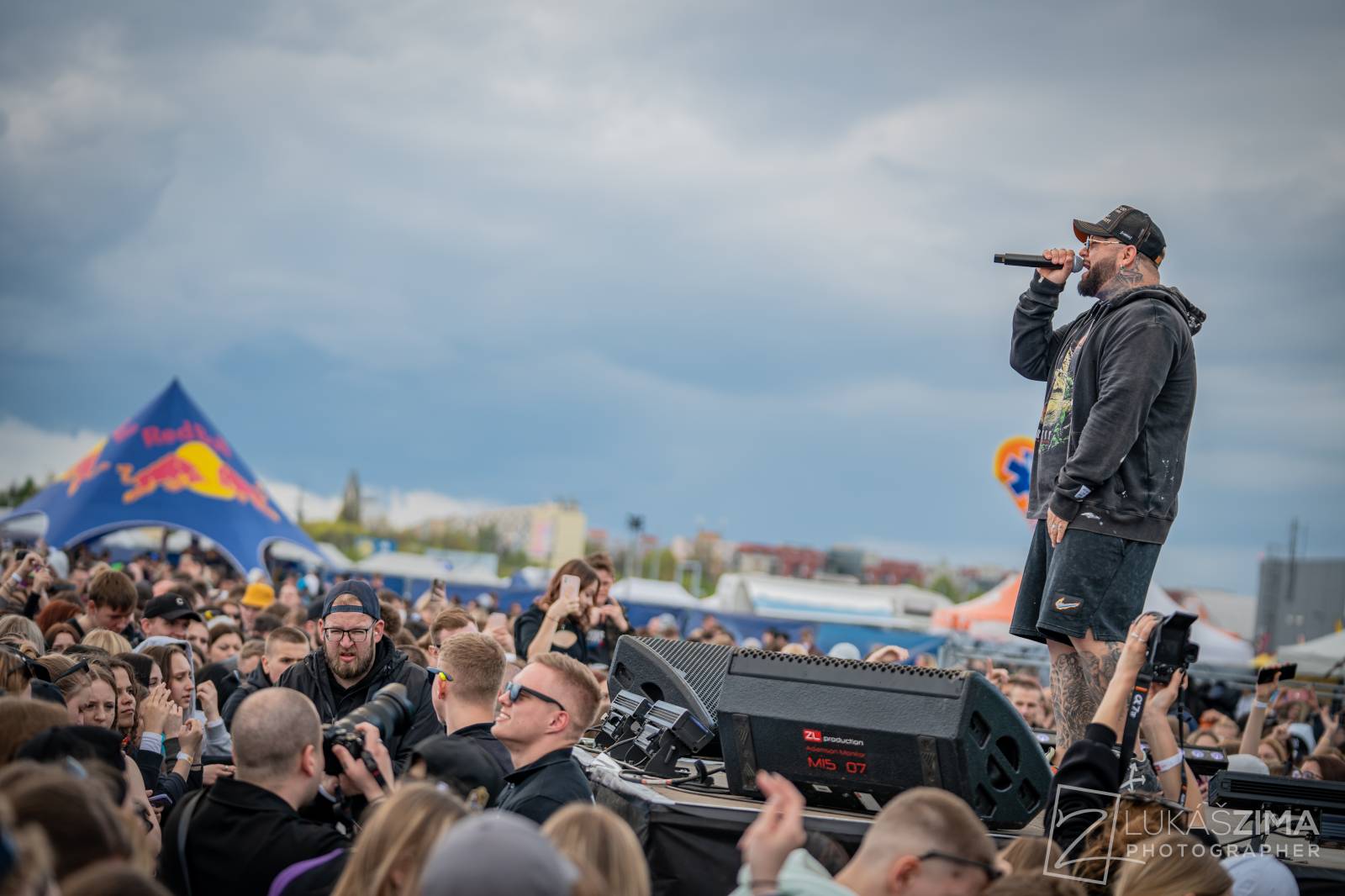 Rapová stage na Pražském Majálesu patřila Calinovi, Steinovi27 i Yzomandiasovi s Nik Tendem