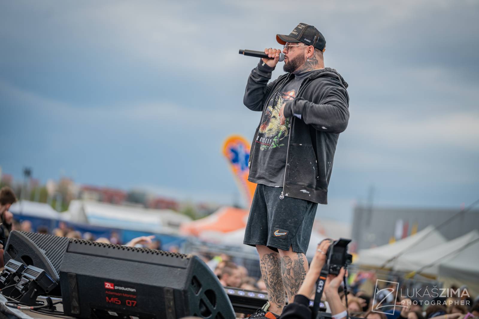 Rapová stage na Pražském Majálesu patřila Calinovi, Steinovi27 i Yzomandiasovi s Nik Tendem